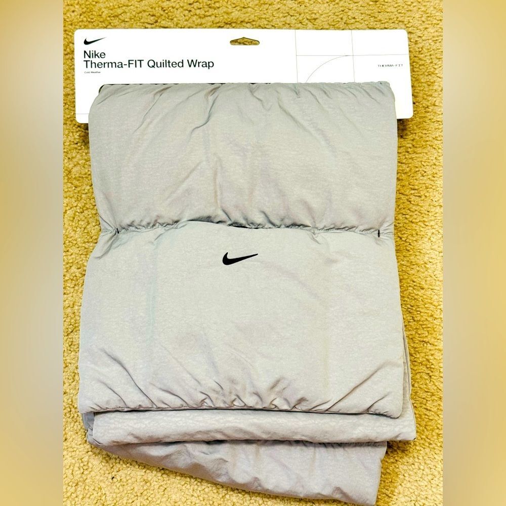 NWT Nike Therma-Fit Quilted Running Wrap in Gray Haze